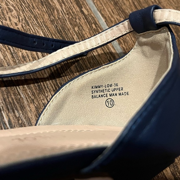 Chase & Chloe Kimmy | Vintage Kitten Heel Mary Jane Pumps - Picture 5 of 6